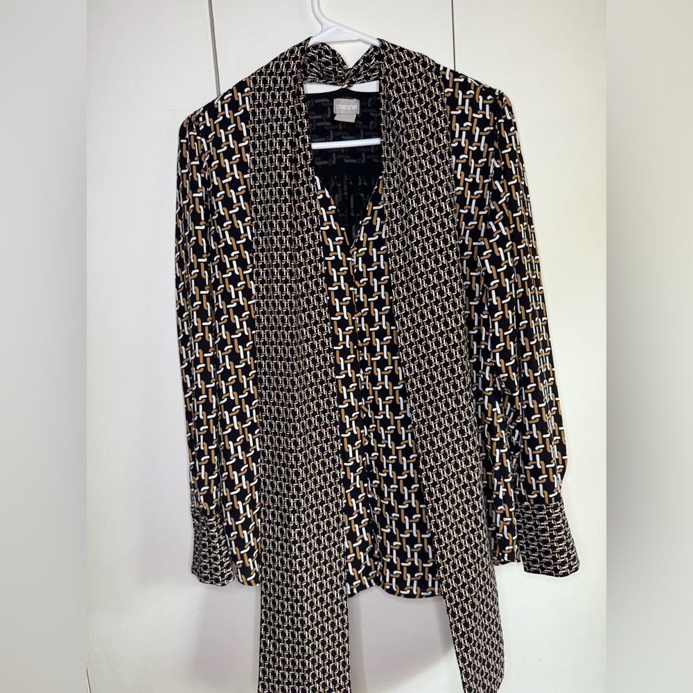 Chico's Black and White Graphic Long Sleeve Blouse